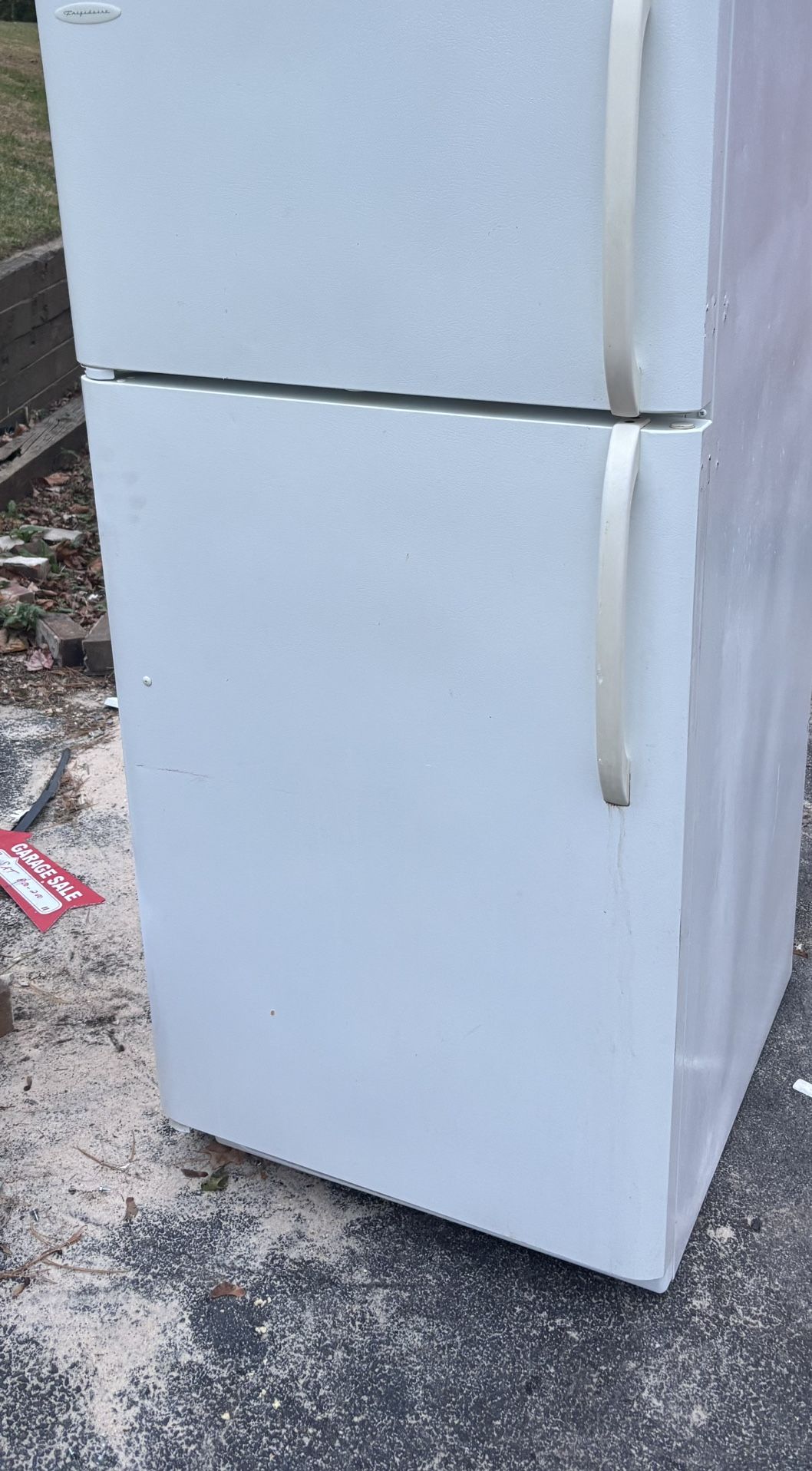 Frigidaire refrigerator 
