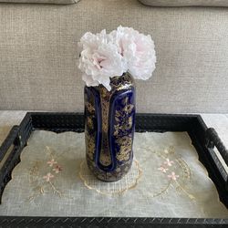 Antique vintage collectible Japanese vase with gold flowers