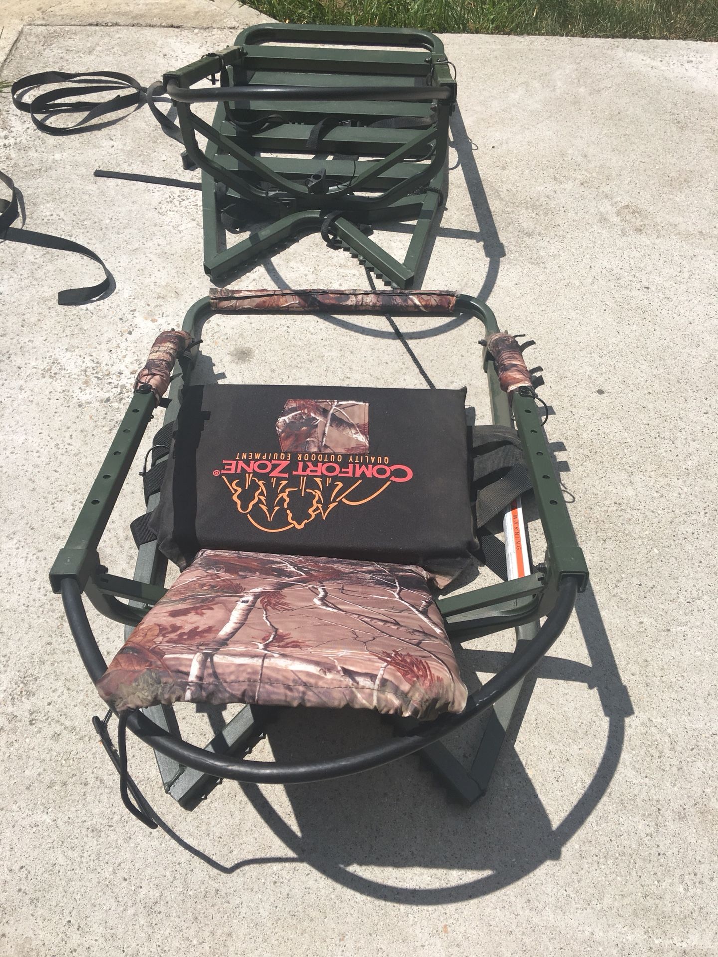 Comfort Zone Hunter Hang-On Treestand