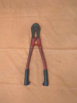 Heavy Duty Wire Mesh Cutter 18"