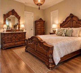 Ornate Traditional Wood 4-Piece Bedroom Set