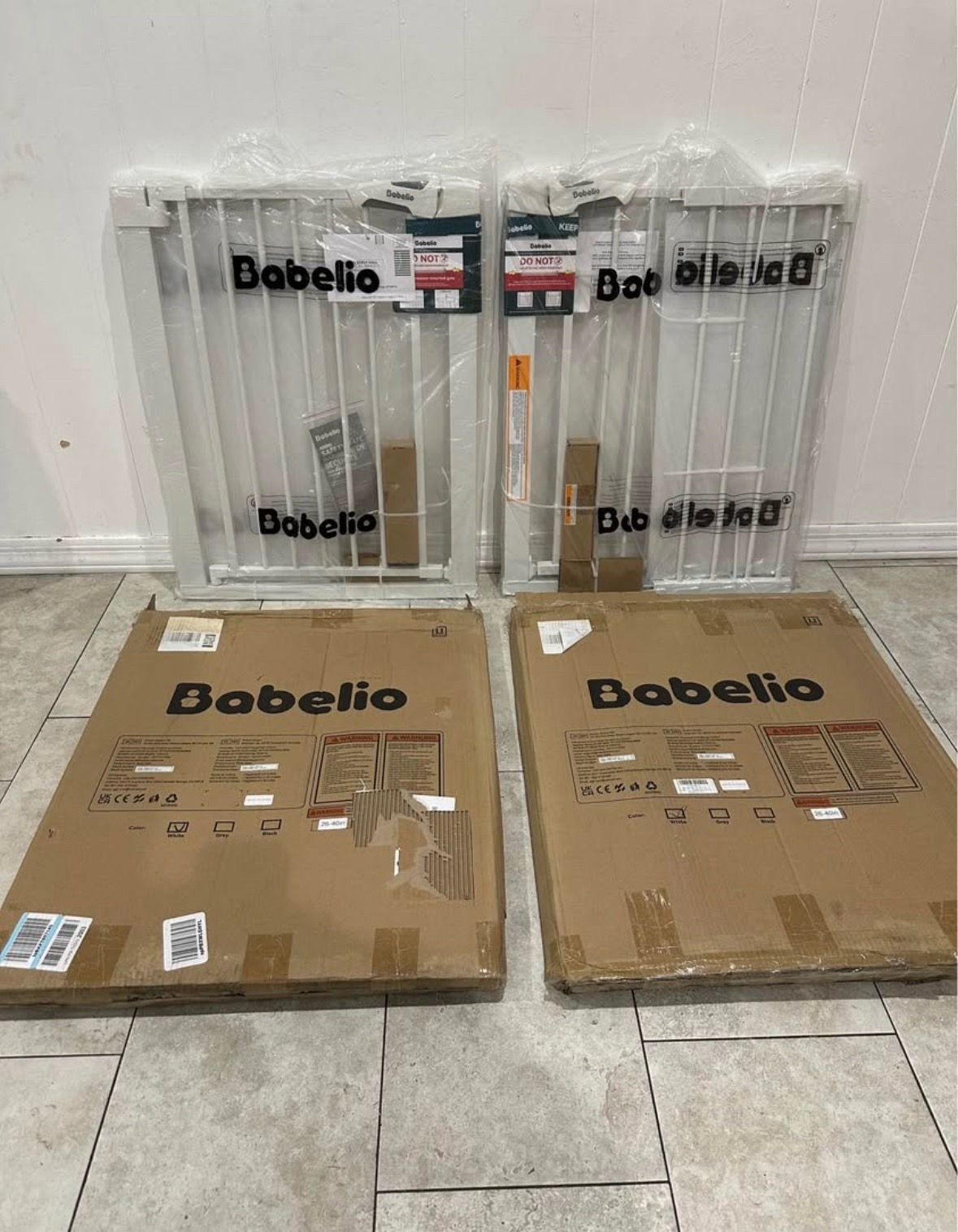 Wide Pet Gate / Baby Gate - Fits Openings 26” - 40”
