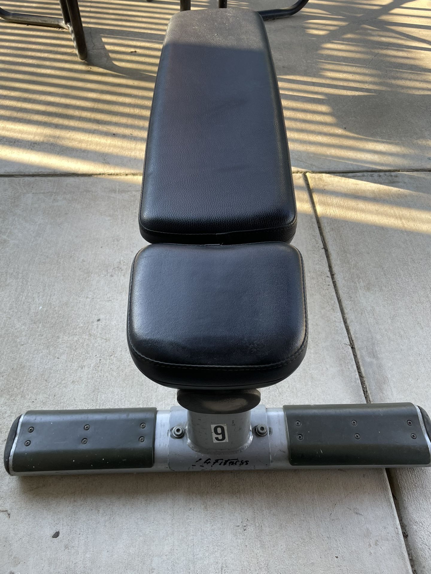 Life Fitness Flat Bench