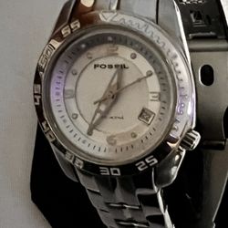 Beautiful Women’s Small Fossil Watch