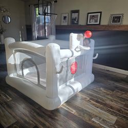 Basketball bounce house