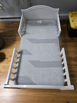 Dream On Me Portland 3 in 1 convertible Toddler Bed With Serta icomfort Mattress 