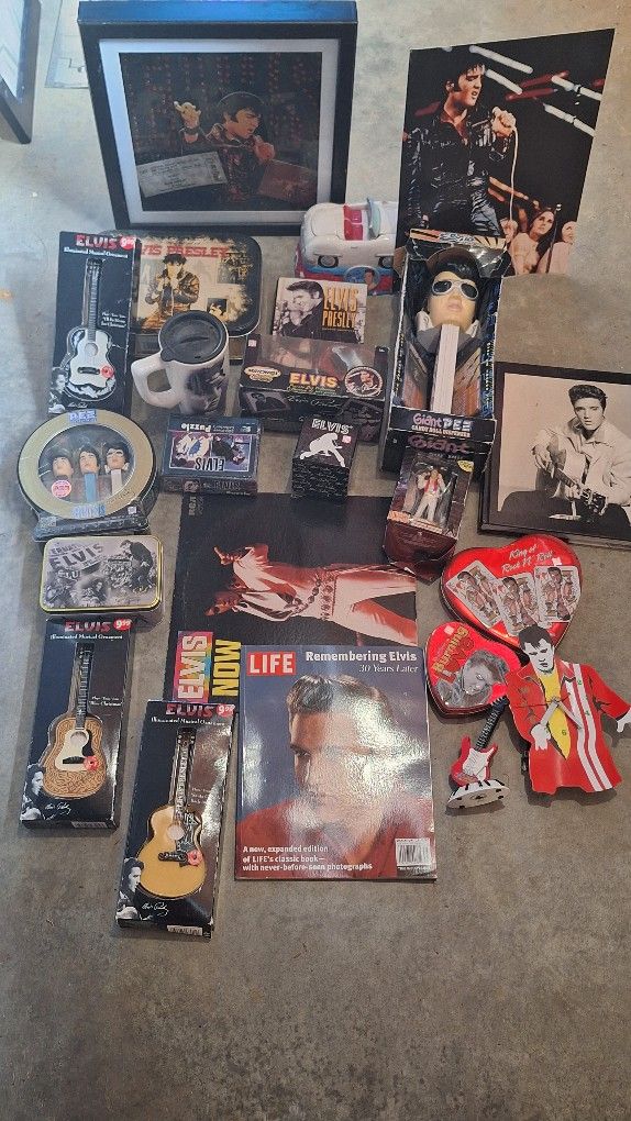 ELVIS PRESLEY MEMOBILIA