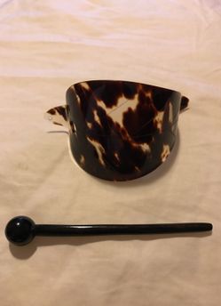 Gancho de pelo de carey con coral negro