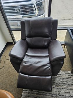 Leather Power Recliner w Headrest Karuse for Sale in Cathedral City CA OfferUp