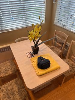 Kitchen table and 4 chairs