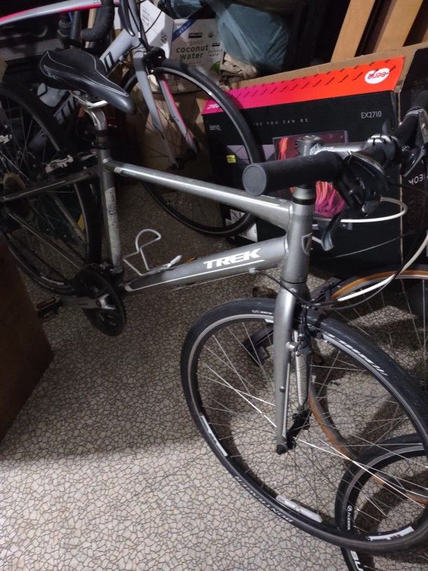 Trek 7.3 Grey 17" Hybrid