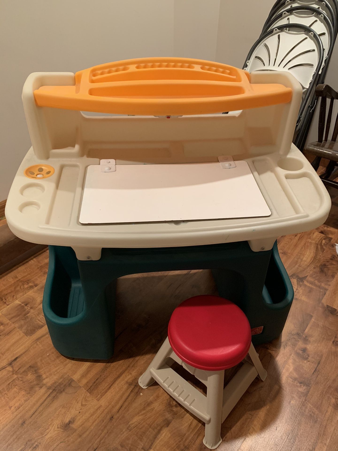 Kids desk