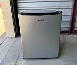 Whirlpool Mini Fridge 2.7 cu ft