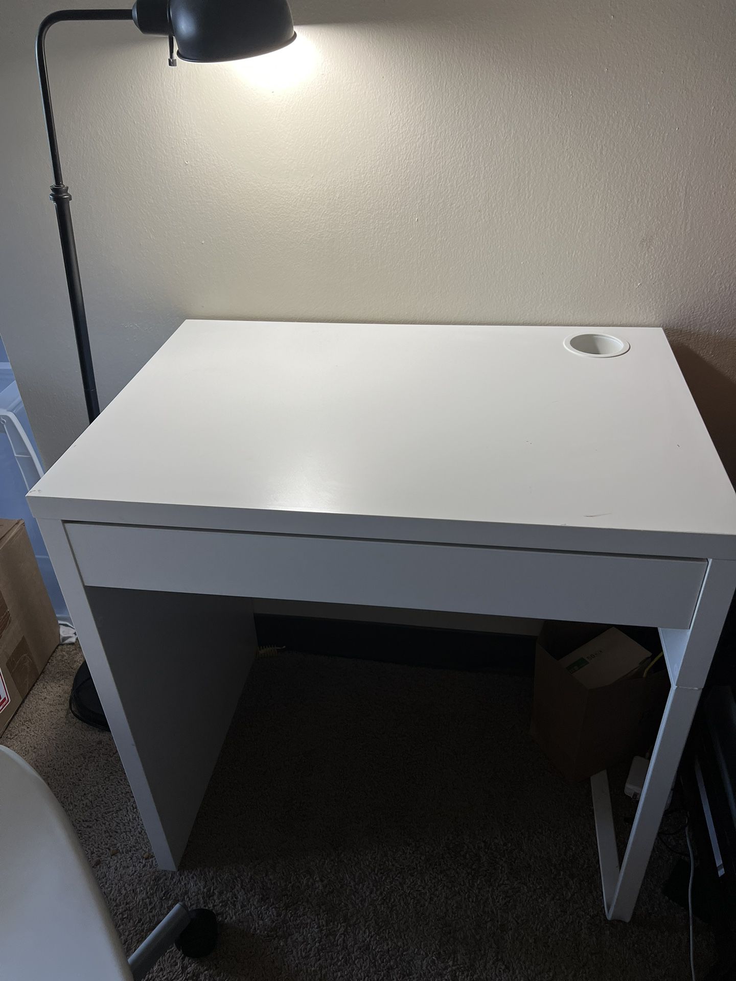 White Desk from IKEA 