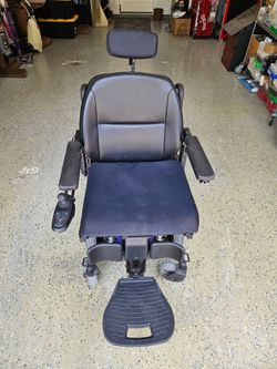 Heavy duty mobility chair