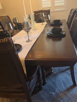 Diningroom set  (6 chairs )