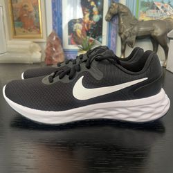 NEW Nike Black Sneakers Tennis Shoes Women’s 8 And 9.5