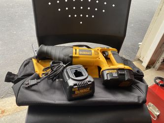 Variable Speed reciprocating Saw w/ Battery & Charger