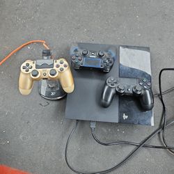PS4 W/ 3 Controllers