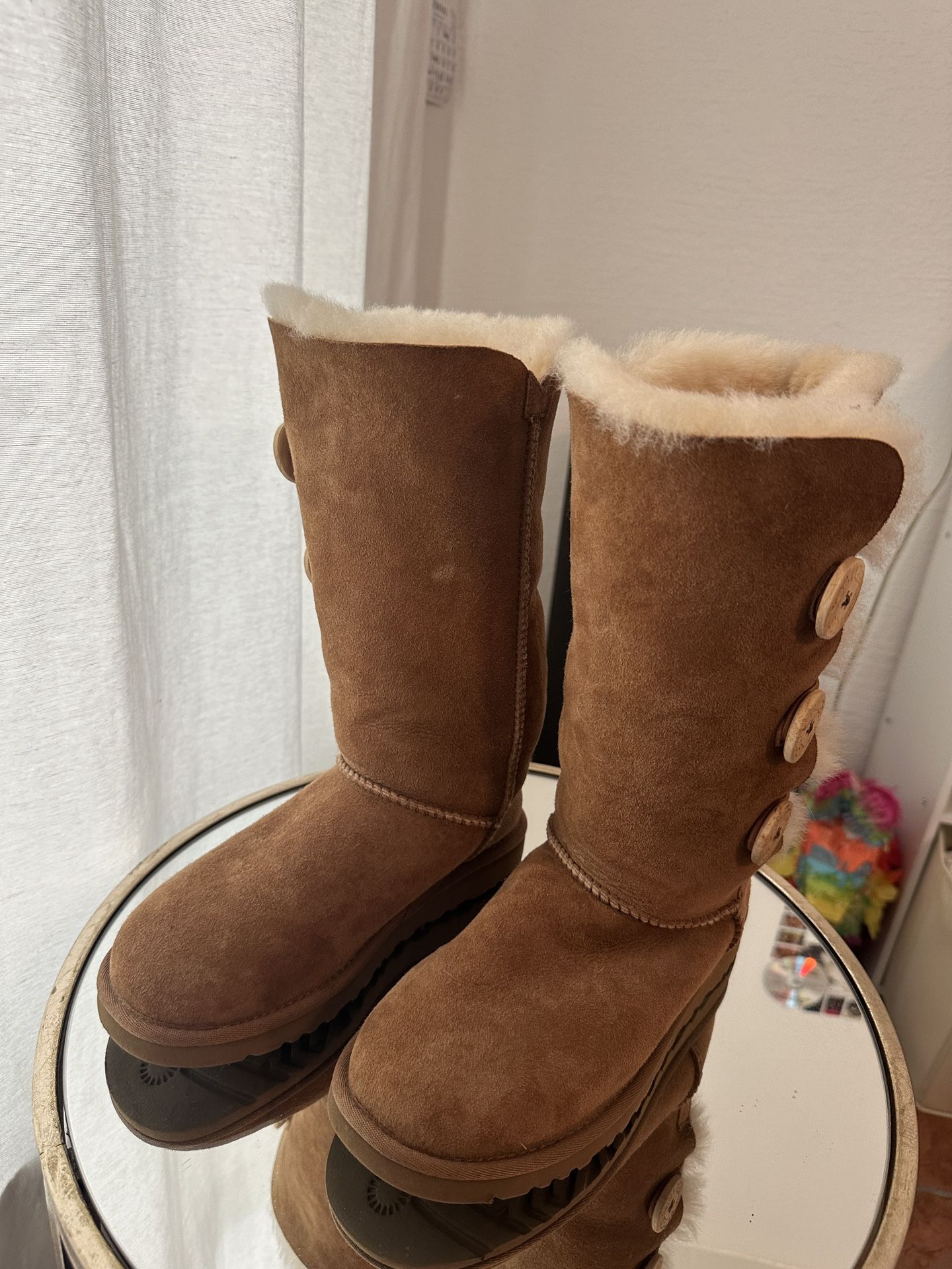 UGG BOOTS *SIZE 6* CAMEL/BROWN/TAN