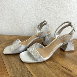 Gianni bini Women’s Size 8.5 Alivia Three Rhinestone Embellished Block Heel Dress Sandals MSRP ~$110 West Las Vegas See My Listings Summerlin 