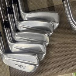 Titleist T250 5-PW
