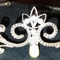 Tiara (15 Quince) Hairpiece