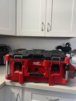 Milwaukee PACKOUT Tool Box