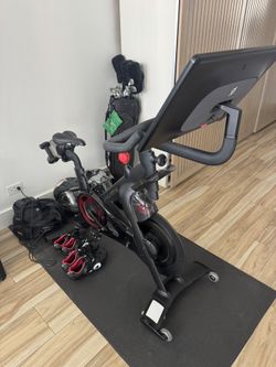 🚴 Peloton Bike+ – Excellent Condition – Includes Extras