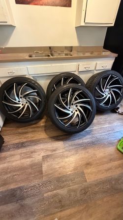 Lexani twister wheels 20s
