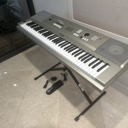 Yamaha YPG-235 Piano keyboard 