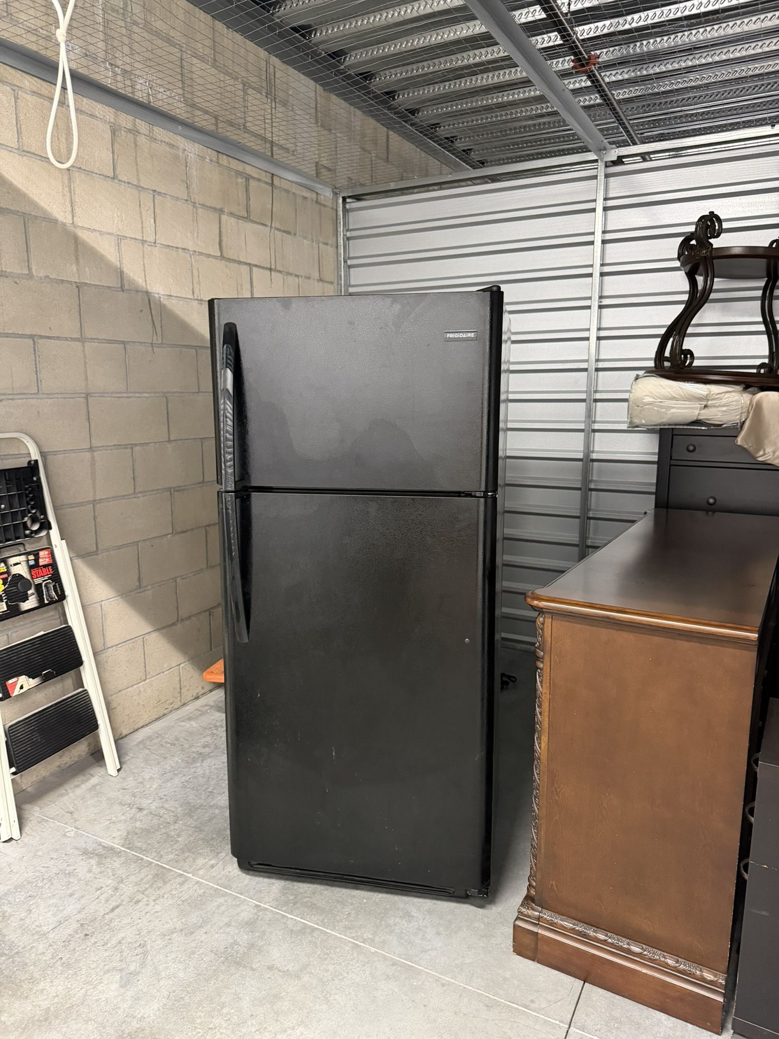 Fridgidaire Refrigerator 