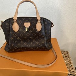 Louis Vuitton Rivoli NV MM MNG