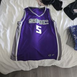 Large Sized Deaaron Fox Jersey. 