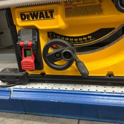 DeWALT TABLE SAW