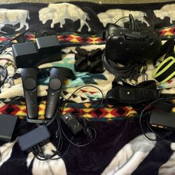 HTC VIVE headset+controllers+base Stations With 4 Tundra Trackers And Straps