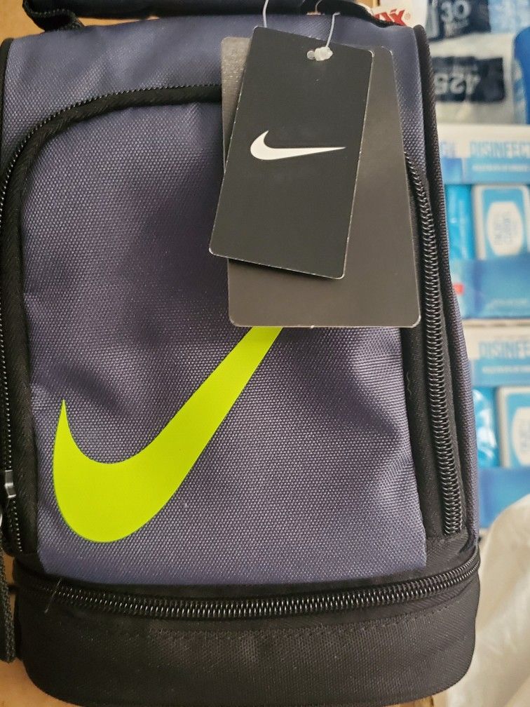 BRAND NEW LUNCH BOX.