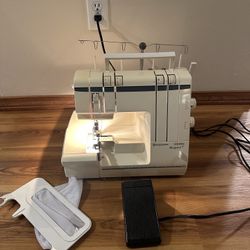 Husqvarna Viking Huskylock 905 Serger Sewing Machine 