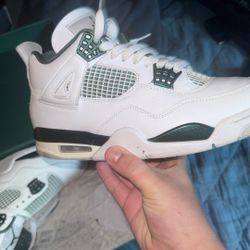 Jordan 4 