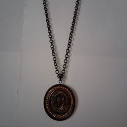 Vintage-style Pendant Necklace