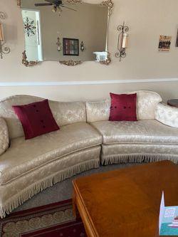 Elegant Cream Sofa & Matching Accent Chairs – Excellent Condition