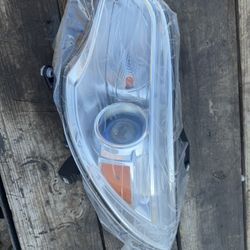 Buick Enclave Left Side Headlight Assembly 