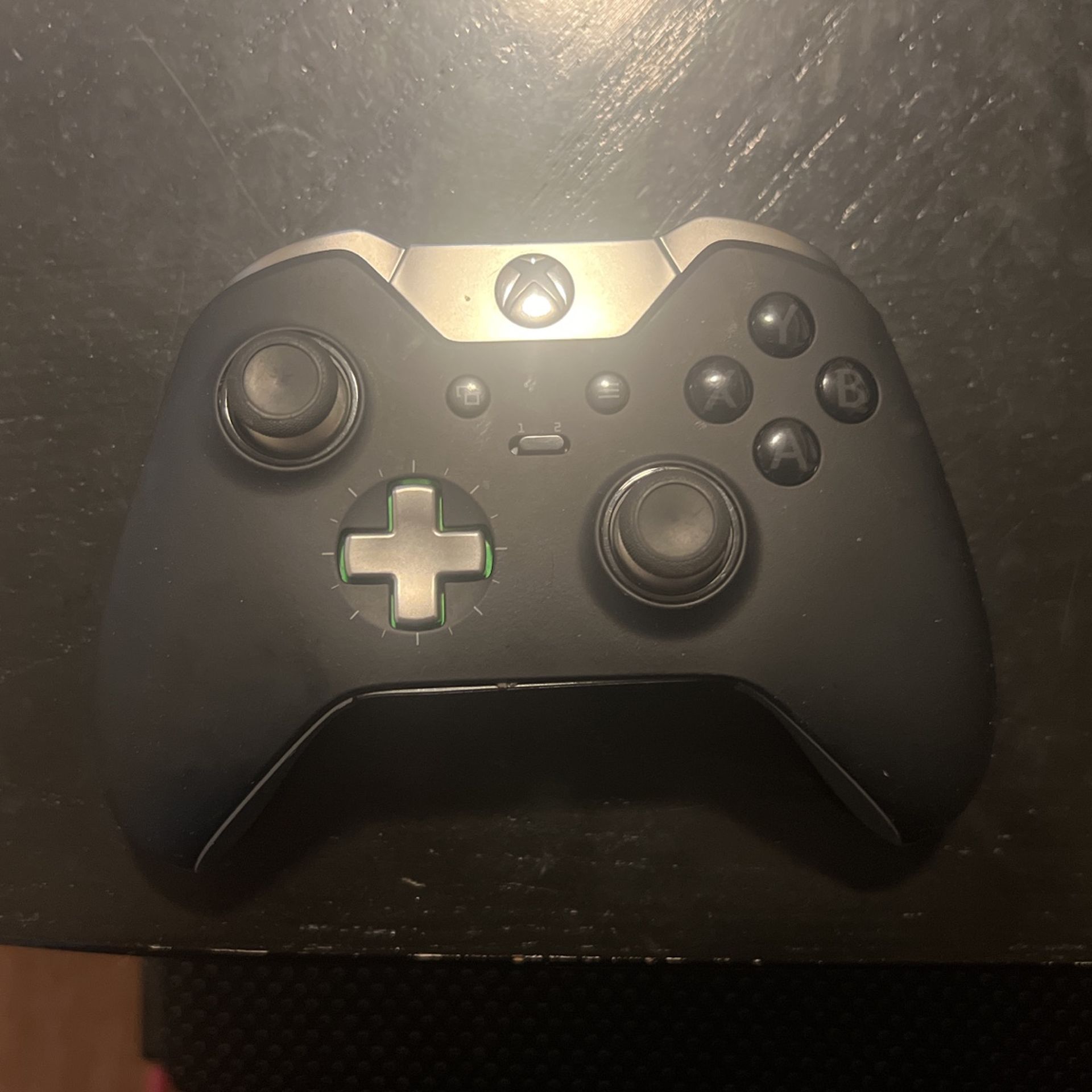 Xbox Elite Controller. Needs A Button Fixed 