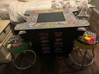 Arcade1Up Street Fighter II Head-to-Head Cocktail Arcade + 2 stools