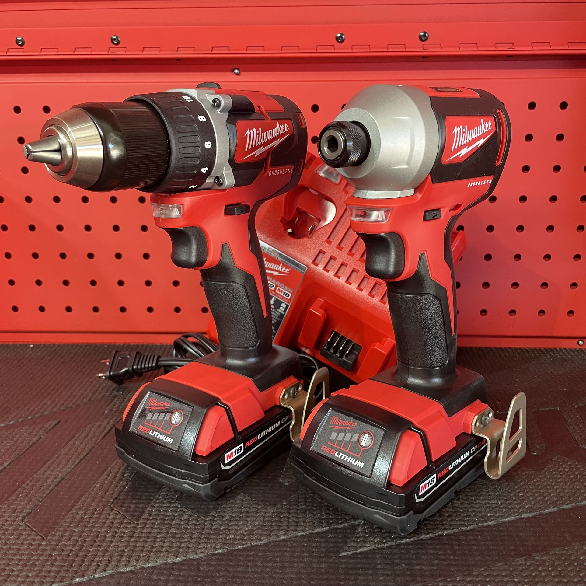 Milwaukee M18 18-Volt Lithium-Ion Brushless Cordless Compact Drill/Impact Combo Kit (2-Tool)