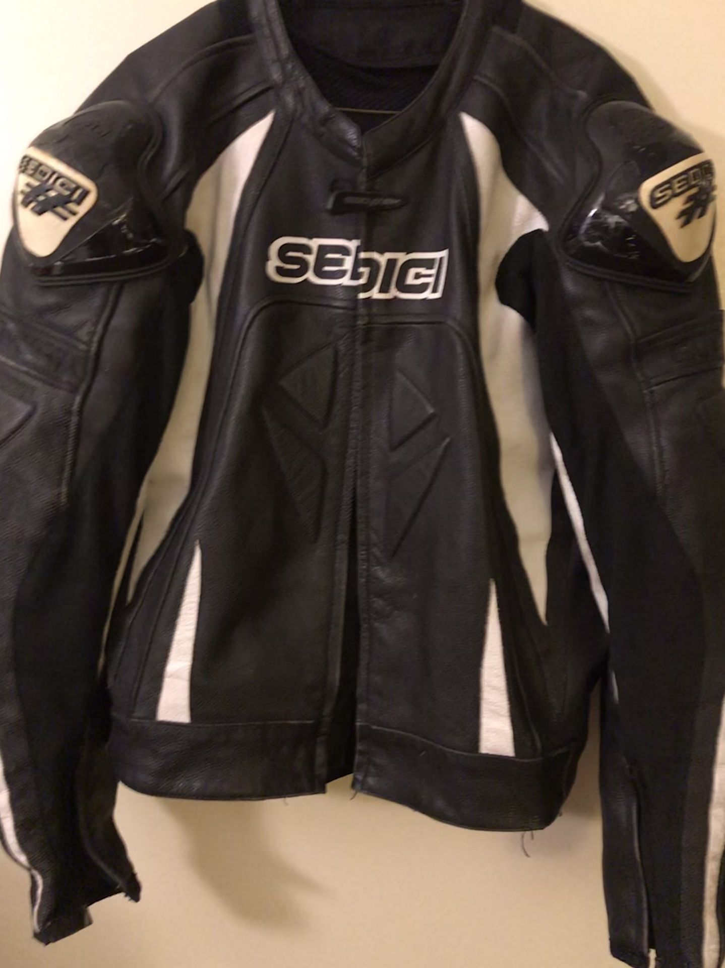 Sedici brand leather motorcycle jacket with removable liner