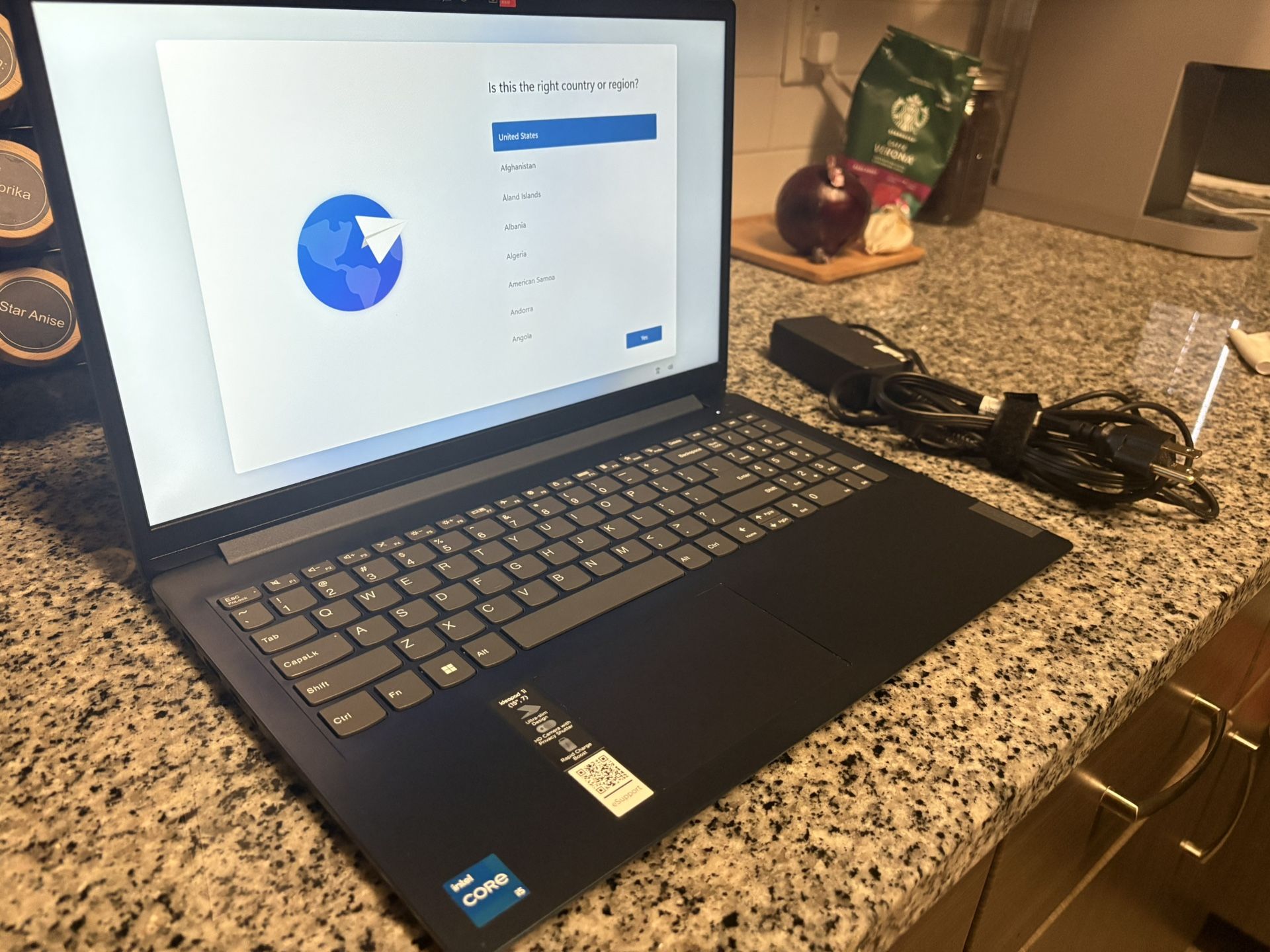 Lenovo - IdeaPad 1i 15.6" Full HD Touchscreen Laptop - Intel Core i5 - 8GB Memory with 512GB SSD Storage - Abyss Blue