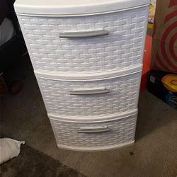 small white drawers