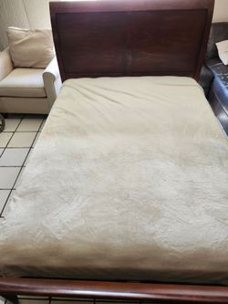 Queen frame w/mattress