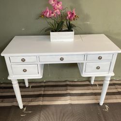Whilte Vanity Just Painted With 5 Drawers